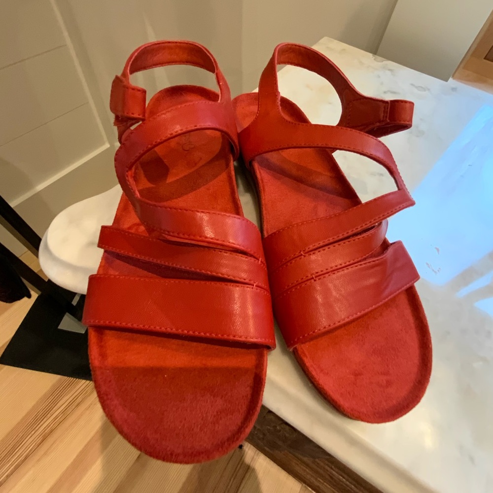 BareTraps Women's JANUS Strappy Faux
Leather Slingback Sandals Red Size 8